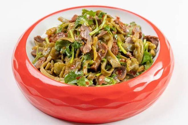 剁椒贡菜拌鸡胗 / Chicken Gizzards with Chopped Pepper and Gongcai